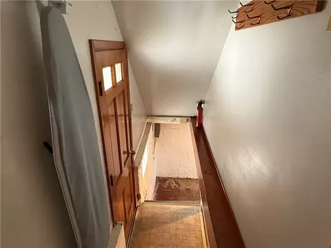 Entry Way - 512 Watson St, Vandergrift, PA 15690 photo 3 of 3