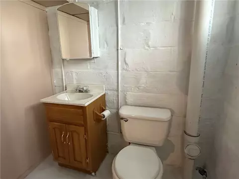 Bath - 512 Watson St, Vandergrift, PA 15690 photo 2 of 2