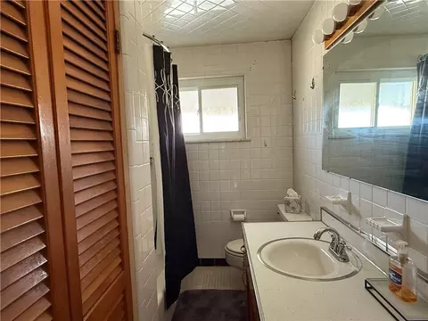 Bath - 512 Watson St, Vandergrift, PA 15690 photo 1 of 2