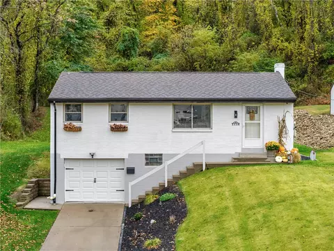 1116 Aurora Dr, Pittsburgh, PA 15236