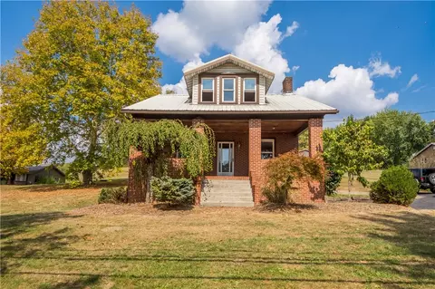 1075 E National Pike, Washington, PA 15301