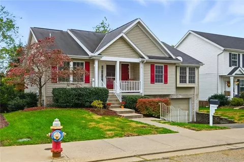 178 Oakbrook Cir, Pittsburgh, PA 15220
