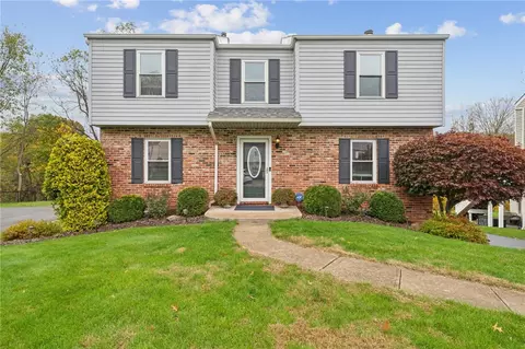 144 Dinwiddie Dr, New Kensington, PA 15068
