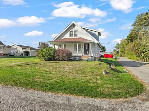 1040 Kanawha St, Ellwood City, PA 16117