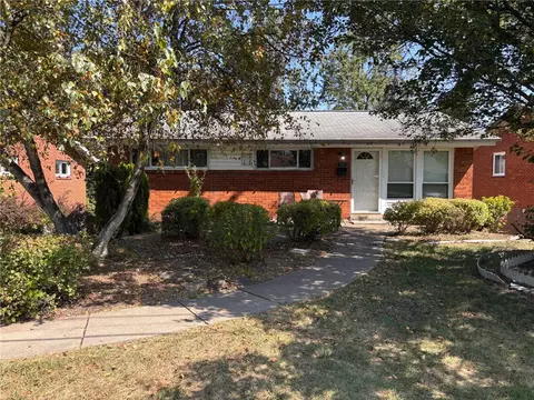 370 Princeton Dr, Pittsburgh, PA 15235