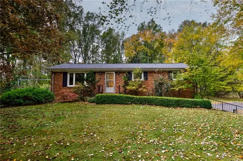 207 Orchard Terrace Dr, New Wilmington, PA 16142