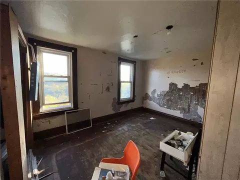 Bedroom - 1515 Ridge Ave, Braddock, PA 15104 photo 2 of 3