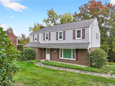 497 Bassett Dr, Bethel Park, PA 15102