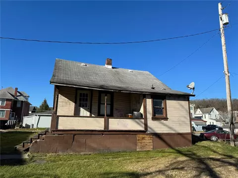 220 E Jackson St, Houston, PA 15342
