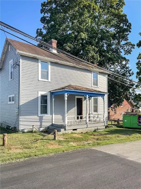 10 Mcnary St, Houston, PA 15342
