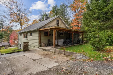 211 Ironwood Rd, Somerset, PA 15501