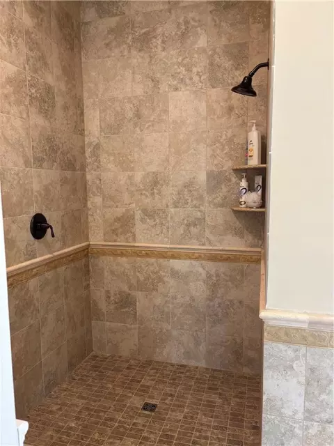 Bath - 610 Caruthers Ln, Irwin, PA 15642 photo 6 of 7