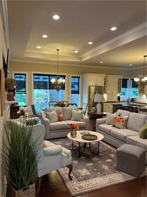 Living - 610 Caruthers Ln, Irwin, PA 15642 photo 1 of 8