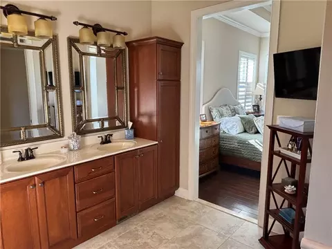 Bath - 610 Caruthers Ln, Irwin, PA 15642 photo 1 of 7