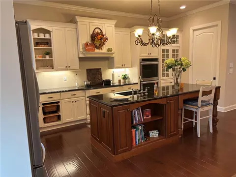 Kitchen - 610 Caruthers Ln, Irwin, PA 15642 photo 4 of 5