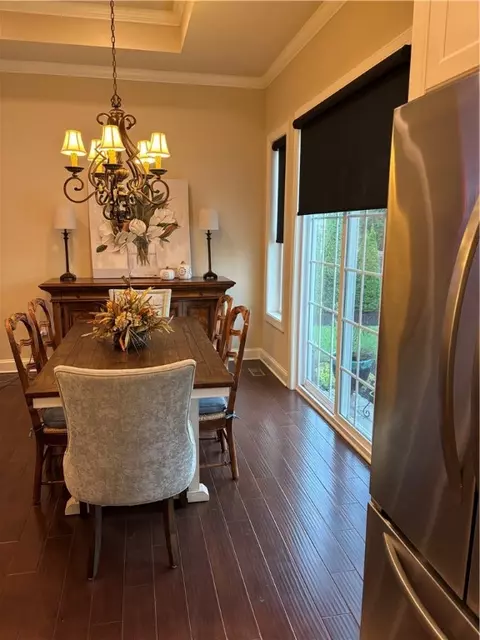 Dining - 610 Caruthers Ln, Irwin, PA 15642 photo 2 of 2