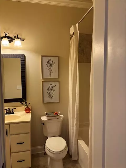 Bath - 610 Caruthers Ln, Irwin, PA 15642 photo 5 of 7