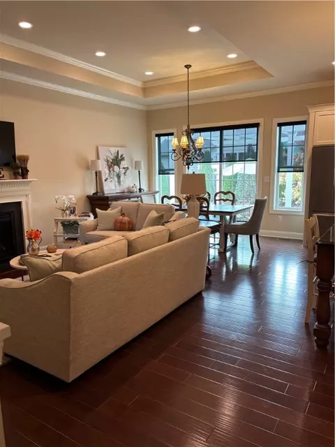 Living - 610 Caruthers Ln, Irwin, PA 15642 photo 3 of 8