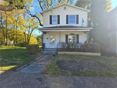 705 S State Line Rd, Sharon, PA 16146