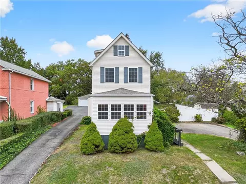 725 Eastman St, West Mifflin, PA 15122