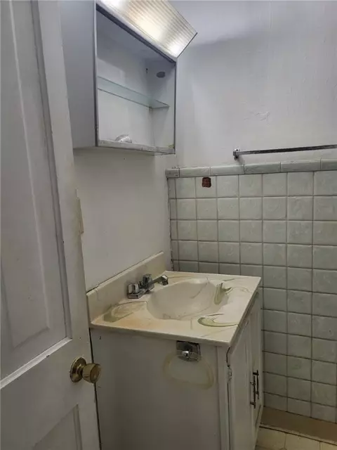 Bath - 313 2nd St, Derry, PA 15627 photo 2 of 2