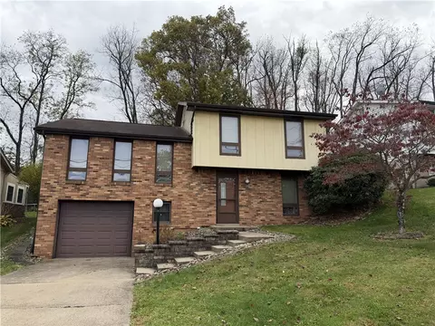 26 W White Oak Dr, Delmont, PA 15626
