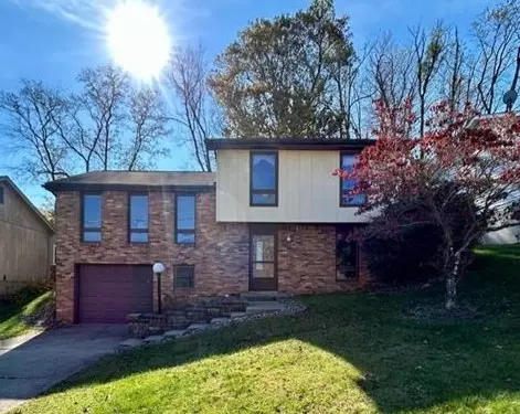 26 W White Oak Dr, Delmont, PA 15626