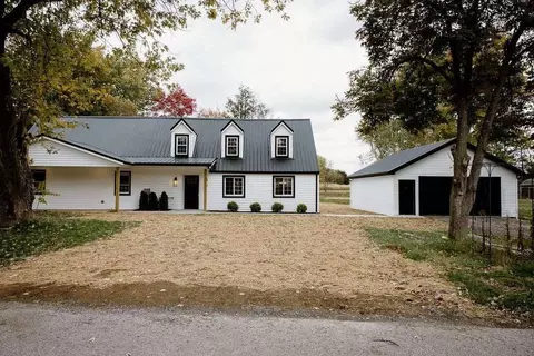 121 White Oak Dr, Renfrew, PA 16053