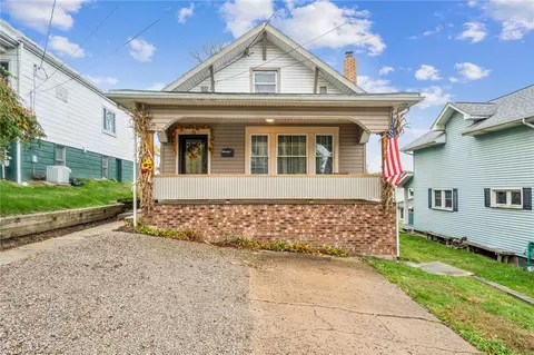 15 Hickory St, Burgettstown, PA 15021
