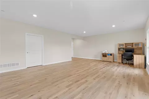 Living - 403 Walnut Ct, Pittsburgh, PA 15237 photo 4 of 4