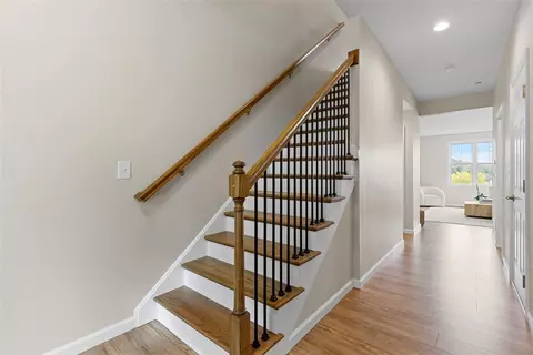 Entry Way - 403 Walnut Ct, Pittsburgh, PA 15237 photo 2 of 5