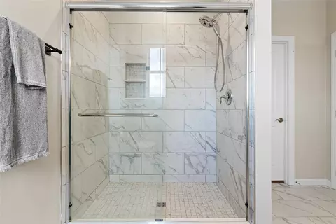 Bath - 403 Walnut Ct, Pittsburgh, PA 15237 photo 4 of 5