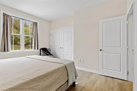 Bedroom - 403 Walnut Ct, Pittsburgh, PA 15237 photo 6 of 8