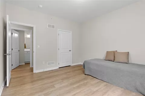 Bedroom - 403 Walnut Ct, Pittsburgh, PA 15237 photo 8 of 8