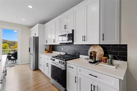Kitchen - 403 Walnut Ct, Pittsburgh, PA 15237 photo 4 of 6