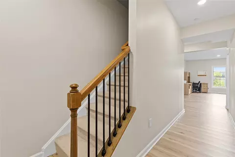 Entry Way - 403 Walnut Ct, Pittsburgh, PA 15237 photo 4 of 5