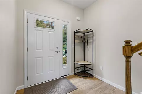 Entry Way - 403 Walnut Ct, Pittsburgh, PA 15237 photo 3 of 5