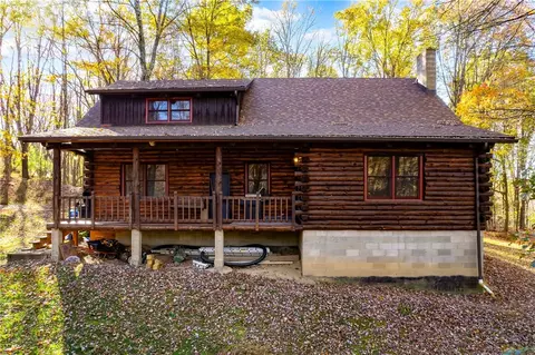 142 Cashdollar Rd, Mars, PA 16046
