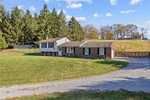 1060 Sugar Run Rd, Venetia, PA 15367