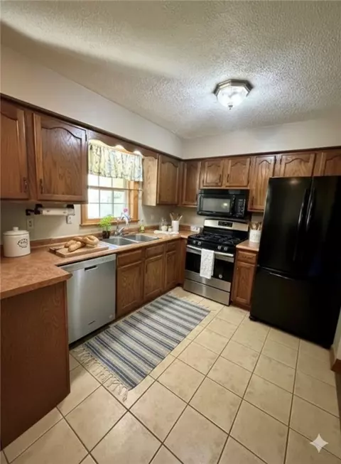 Kitchen - 1239 Old State Rd, Apollo, PA 15613 photo 1 of 2
