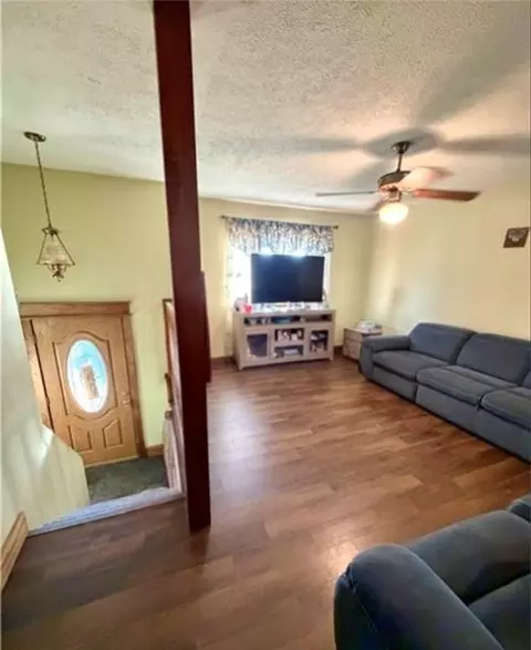 Entry Way - 1239 Old State Rd, Apollo, PA 15613 photo 4 of 4