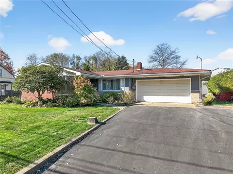 717 Mercer Rd, Beaver Falls, PA 15010