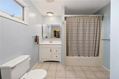 Bath - 155 Brickyard Rd, Mars, PA 16046 photo 2 of 3