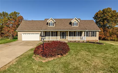 2401 Muzzy Dr, New Castle, PA 16101