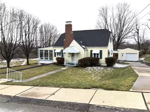 833 E Hill Dr, New Kensington, PA 15068