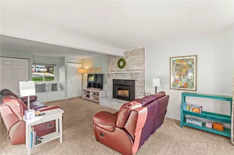 Living - 1256 Manor Dr, Pittsburgh, PA 15241 photo 5 of 5