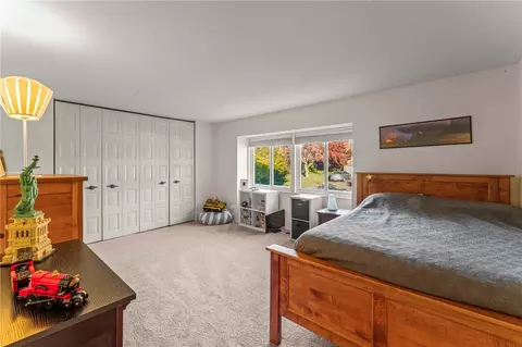 Bedroom - 1256 Manor Dr, Pittsburgh, PA 15241 photo 2 of 4
