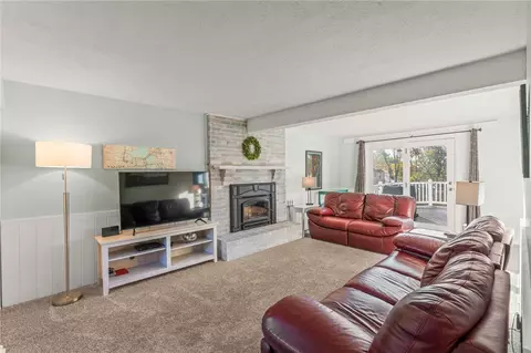 Living - 1256 Manor Dr, Pittsburgh, PA 15241 photo 4 of 5