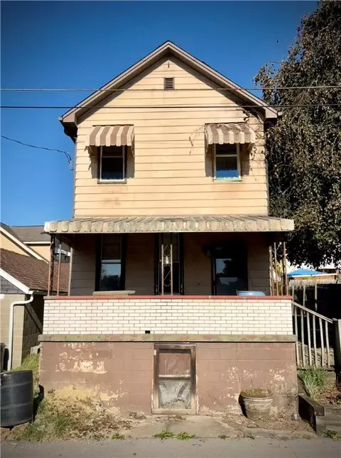 807 Hazlett Ave, Brackenridge, PA 15014