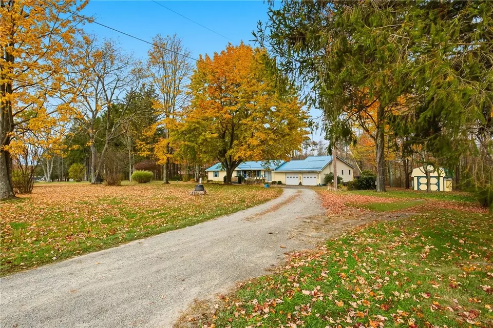  134 Evergreen Dr, Somerset, PA 15501 photo 2